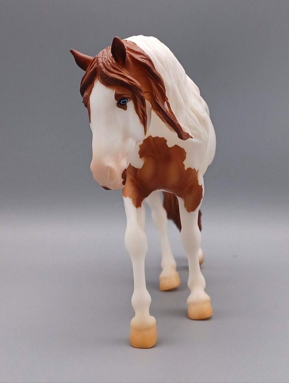 Breyer Pinto Maya - Picture 12 of 16